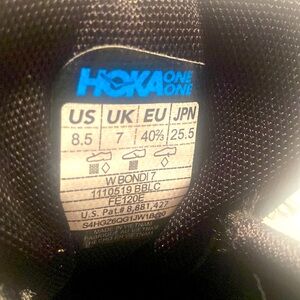HOKA Wo’s 8.5 . Running sneakers .